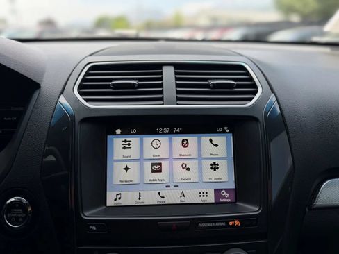 Used 2018 Ford Explorer XLT w/ Equipment Group 202A AWD/4WD image 31