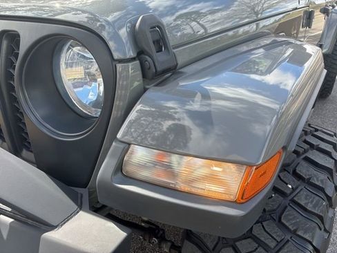 Used 2023 Jeep Gladiator Sport image 11