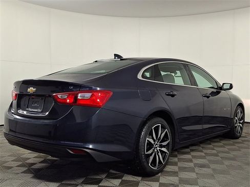Used 2017 Chevrolet Malibu LT image 9