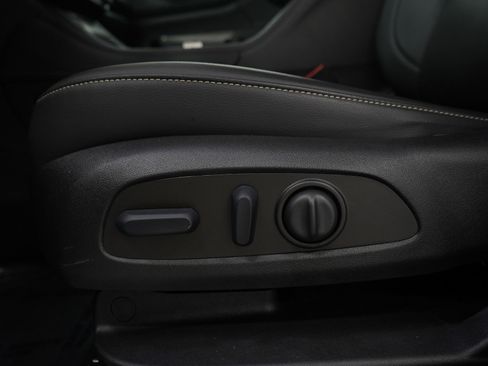 Used 2023 GMC Acadia SLT w/ Elevation Edition image 30