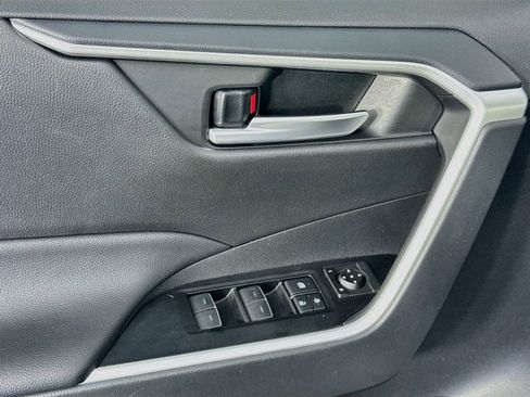 Used 2025 Toyota RAV4 XLE AWD/4WD image 23