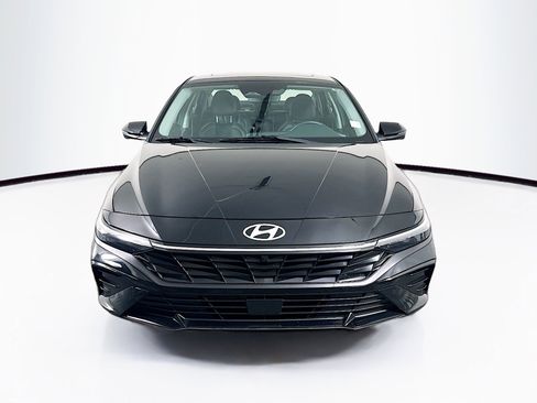 Used 2024 Hyundai Elantra Limited FWD image 2