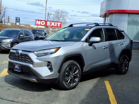 Certified 2022 Toyota RAV4 Limited image 3