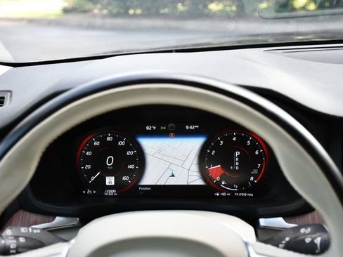 Used 2019 Volvo S60 T5 Momentum w/ Multimedia Package FWD image 19
