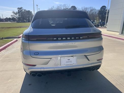 Used 2024 Porsche Cayenne S image 4