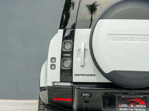 Used 2023 Land Rover Defender 110 image 38