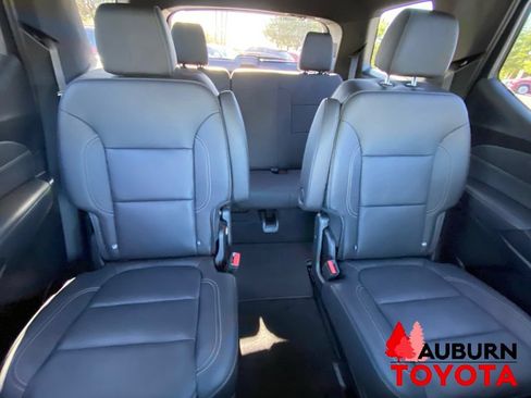 Used 2023 Chevrolet Traverse LT FWD image 23