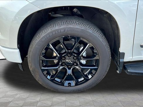 Used 2023 Chevrolet Silverado 1500 High Country w/ High Country Premium Package AWD/4WD image 35