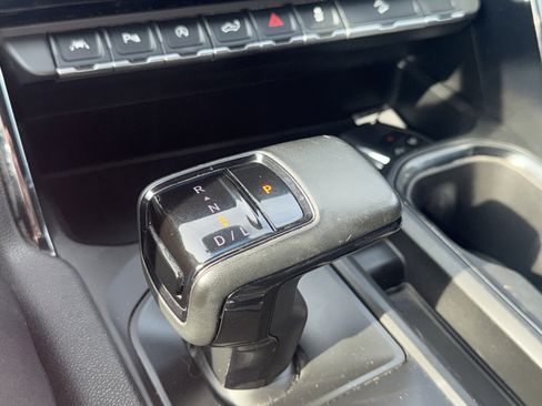 Used 2023 GMC Sierra 1500 AT4 image 24