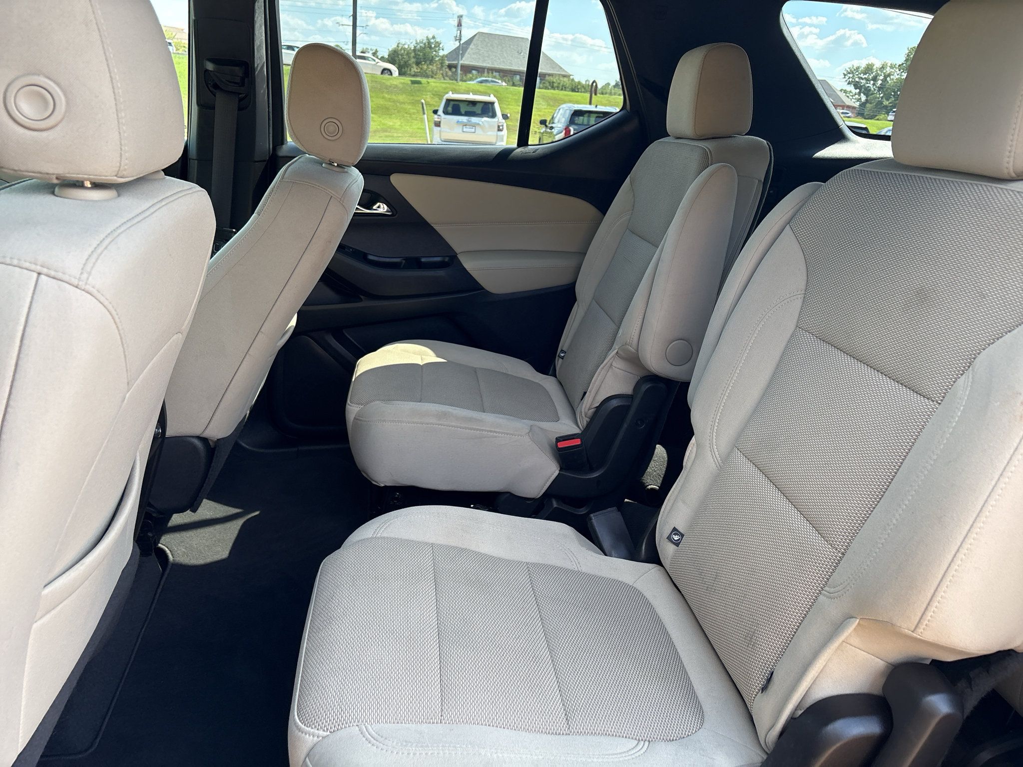 Used 2022 Chevrolet Traverse LT AWD/4WD image 16