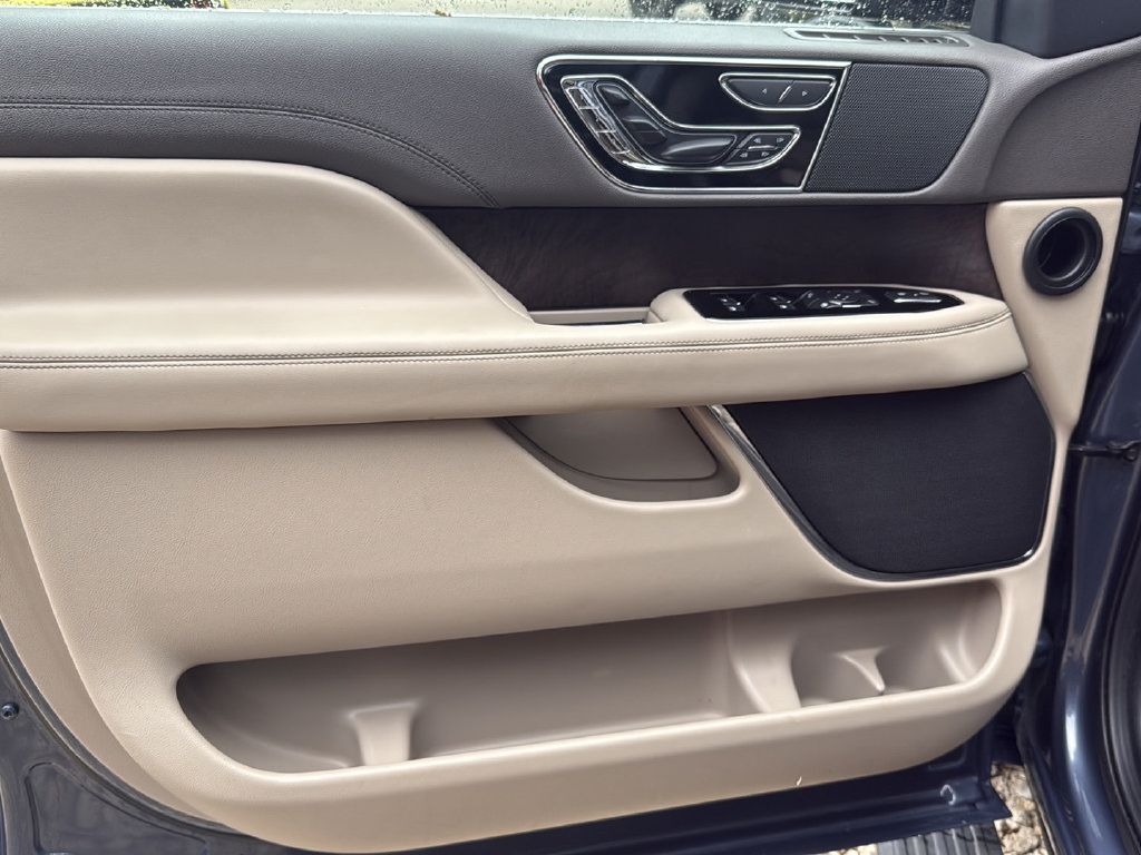Used 2022 Lincoln Navigator L Reserve RWD image 16