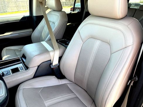 Used 2023 Ford Expedition Limited image 13