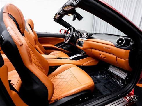 Used 2017 Ferrari California T RWD image 38