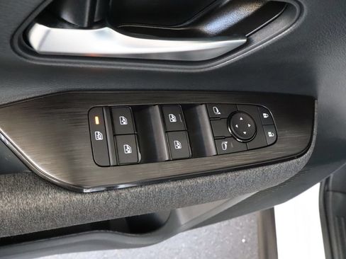 Used 2025 Nissan Kicks SV FWD image 19