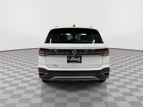 Used 2025 Volkswagen Taos SE FWD image 9