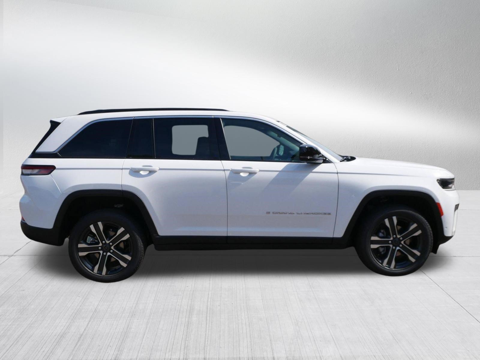 New 2027 Jeep Grand Cherokee Limited w/ Technology Group II AWD/4WD image 8