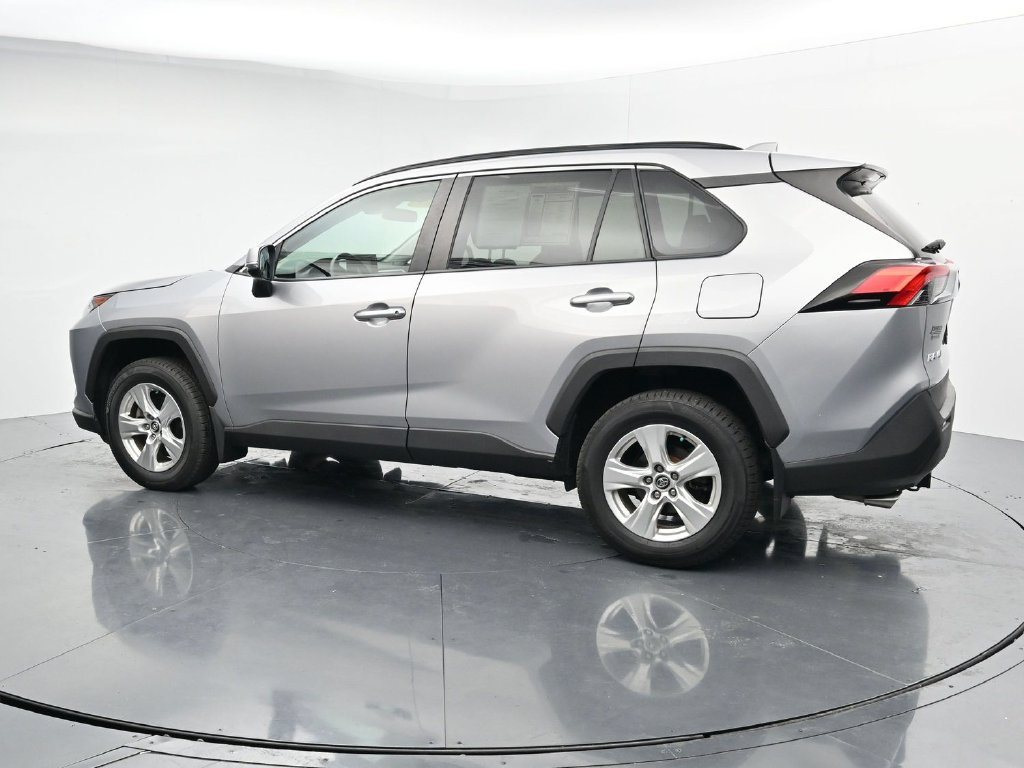 Used 2021 Toyota RAV4 XLE AWD/4WD image 5
