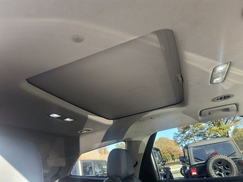 Used 2020 Buick Enclave Essence w/ Sound and Sites Package image 27