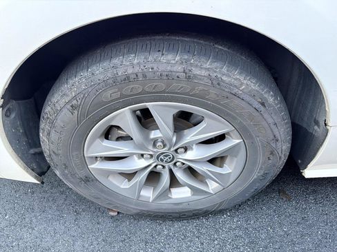 Used 2021 Toyota Sienna XLE FWD image 9