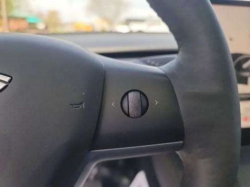 Used 2023 Tesla Model Y 2WD image 20