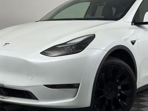 Used 2023 Tesla Model Y 2WD image 11