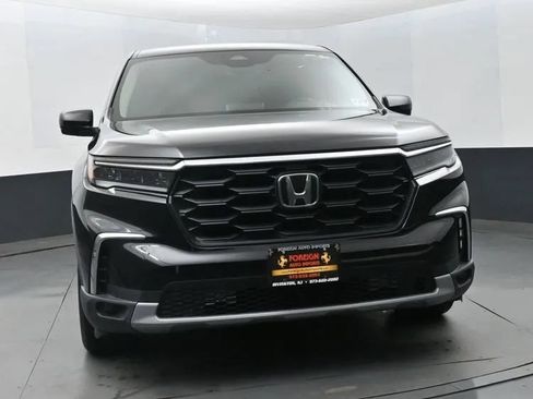 Used 2025 Honda Pilot EX-L image 3