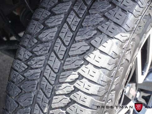 Used 2024 GMC Sierra 1500 AT4 w/ AT4 Premium Package AWD/4WD image 3