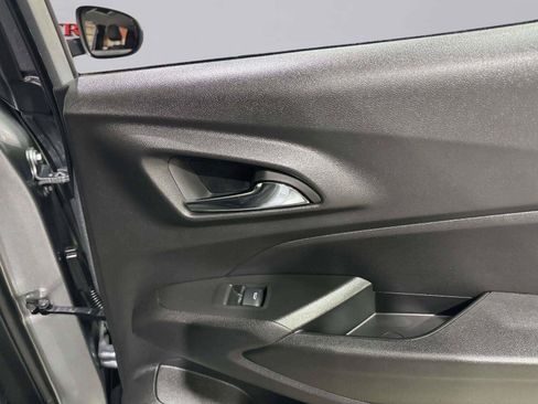 Used 2025 Chevrolet Trax LT w/ Sunroof Package FWD image 31