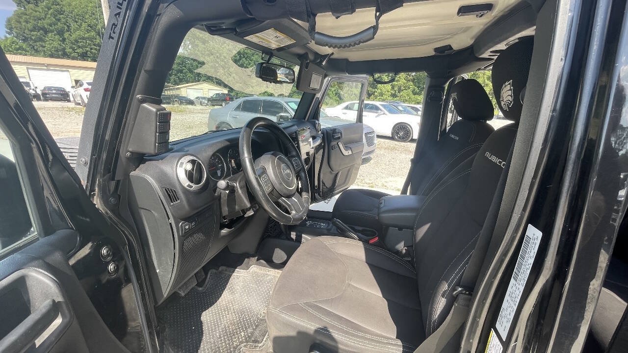 Used 2015 Jeep Wrangler Unlimited Rubicon w/ Connectivity Group AWD/4WD image 14