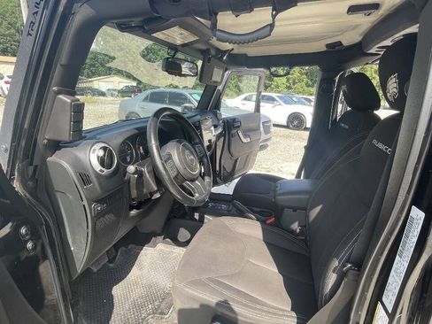 Used 2015 Jeep Wrangler Unlimited Rubicon w/ Connectivity Group AWD/4WD image 14