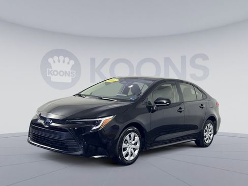 Used 2025 Toyota Corolla LE FWD image 5