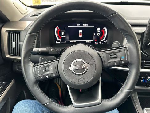 Used 2023 Nissan Pathfinder Platinum image 19