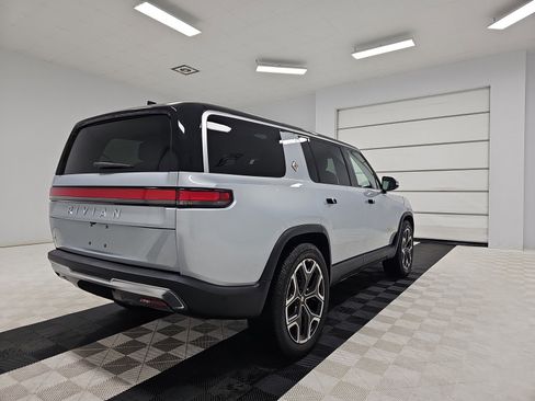 Used 2023 Rivian R1S Adventure image 5