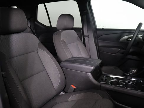 Used 2023 Chevrolet Traverse LT w/ Rear Camera Mirror Package image 33