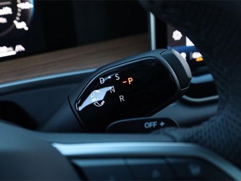 New 2026 Volkswagen Tiguan SEL R-Line image 18