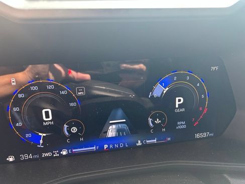 Used 2025 Chevrolet Colorado Trail Boss w/ Midnight Edition AWD/4WD image 5