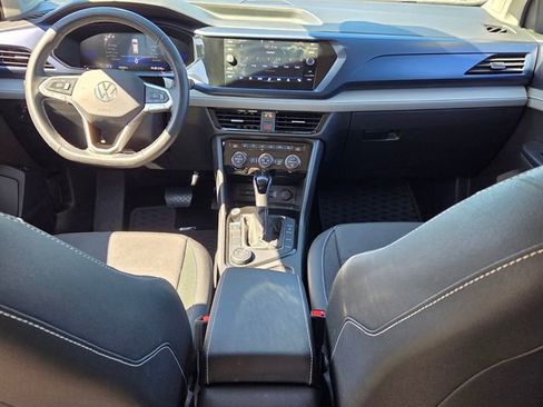 Used 2024 Volkswagen Taos SE image 8