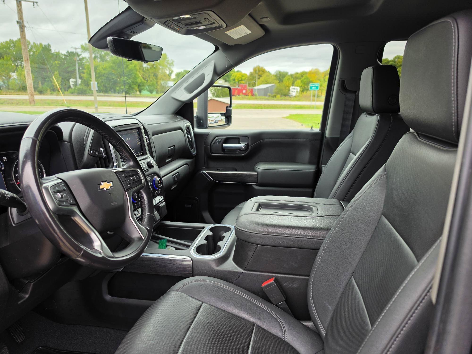 Used 2021 Chevrolet Silverado 1500 LTZ w/ Technology Package AWD/4WD image 4