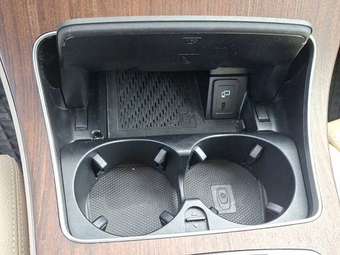 Used 2020 Mercedes-Benz GLC 300 4MATIC image 25