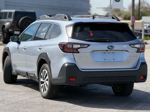 Used 2025 Subaru Outback Premium image 2