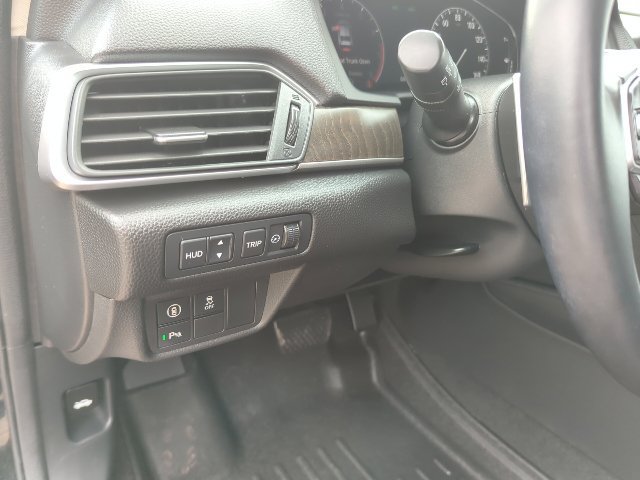 Used 2018 Honda Accord Touring image 14