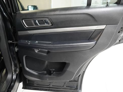 Used 2018 Ford Explorer XLT w/ Equipment Group 202A AWD/4WD image 29