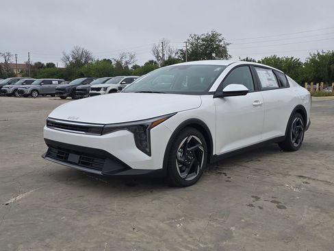 New 2025 Kia K4 EX image 4