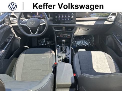 New 2026 Volkswagen Taos SE AWD/4WD image 28