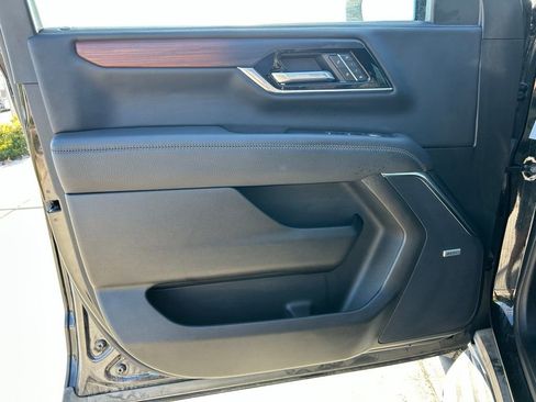 Used 2025 GMC Yukon Denali AWD/4WD image 22