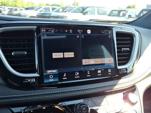 New 2027 Chrysler Pacifica Select AWD/4WD image 8