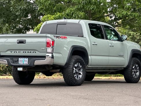 Used 2022 Toyota Tacoma TRD Off-Road AWD/4WD image 2