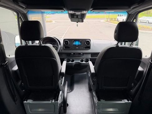 Used 2024 Mercedes-Benz Sprinter 2500 image 59