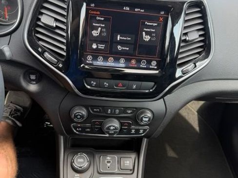 Used 2022 Jeep Cherokee Limited AWD/4WD image 29