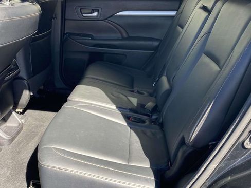 Used 2017 Toyota Highlander XLE image 10